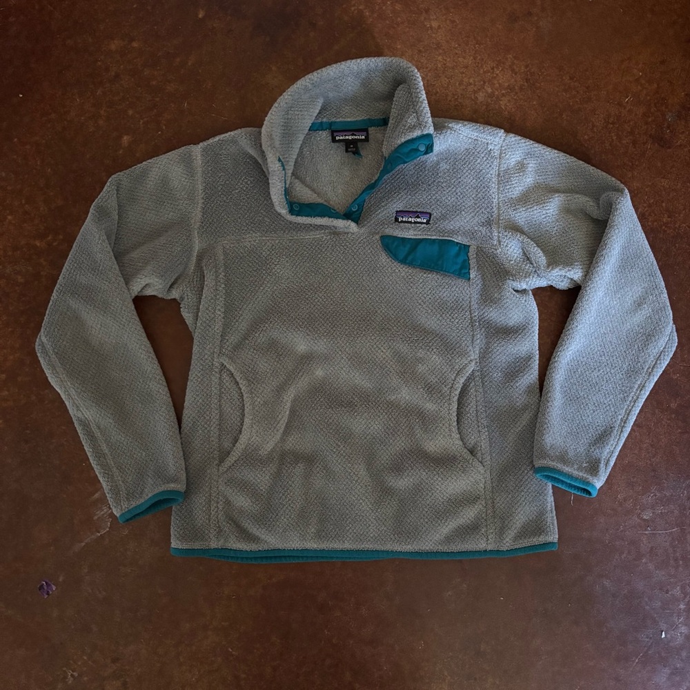 Patagonia women’s Sweater in Gray and Teal
